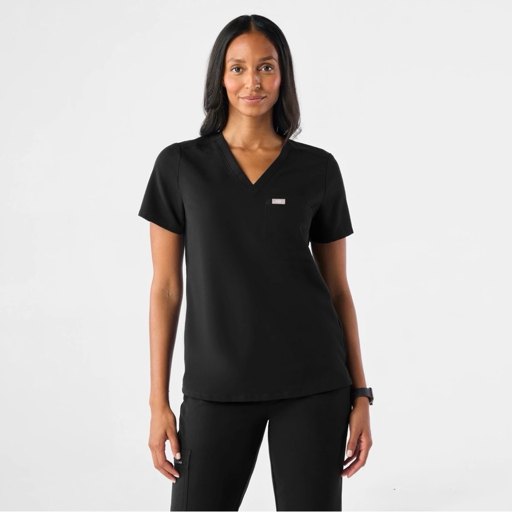 Figs Black Catarina One Pocket V-Neck Scrub Top